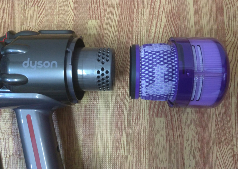 micro hontai filter2 800x570 - Dyson Micro 1.5kg SV21FFの口コミレビュー！軽いけどそれ以外の実力は？ボタンの位置と騒音がネックか？