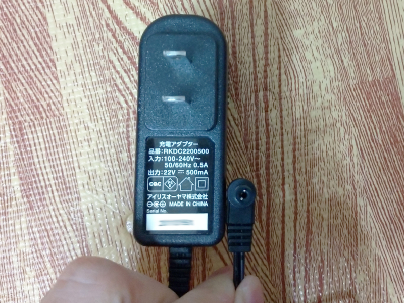 141p adapter1 800x600 - アイリスオーヤマSCD-141P口コミレビュー！音が静かな格安コードレスサイクロンだった！！