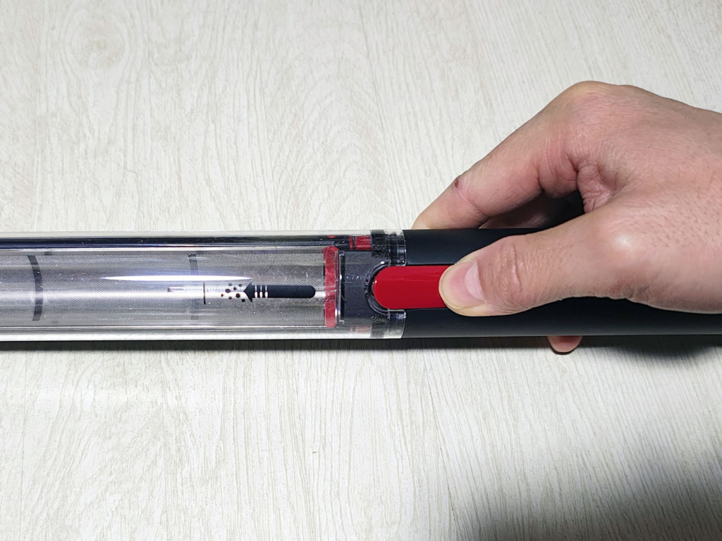 ダイソンペンシルバック・ゴミ捨てボタン