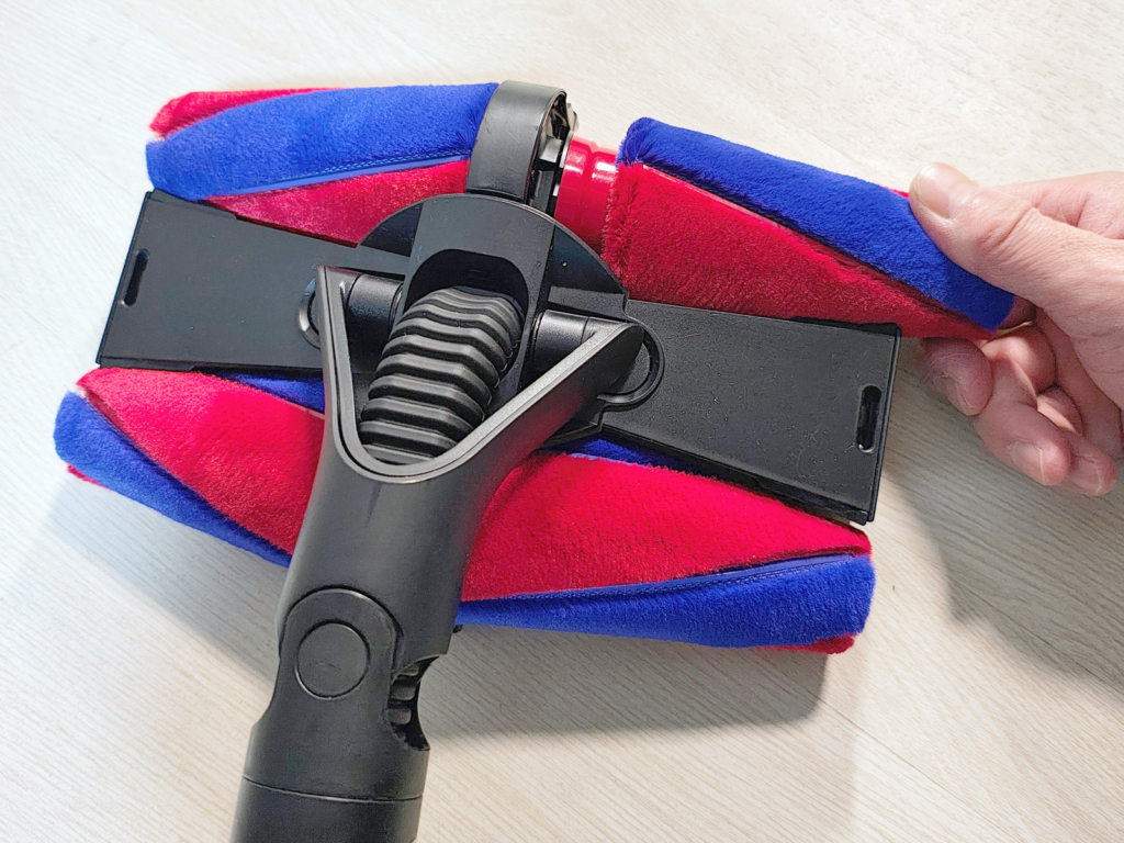 ダイソンペンシルバック・ヘッドのブラシを取り外し