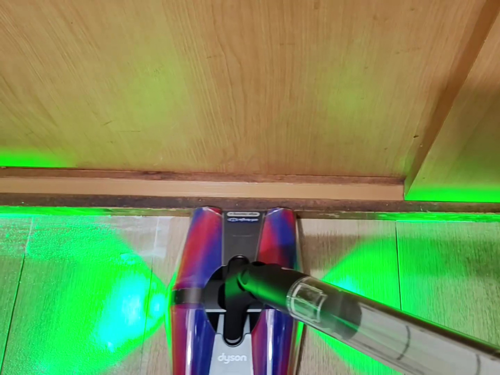 ダイソンペンシルバックSV50FCでの壁際掃除