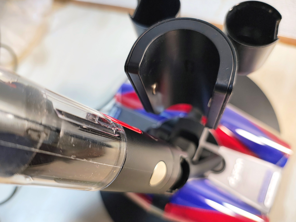 ダイソンペンシルバック・充電スタンドの接点